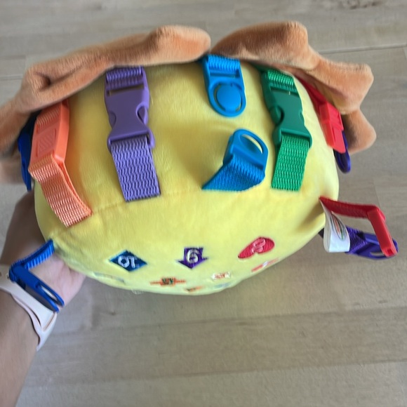 Benny Lion Plush Buckle Toy - Picture 5 of 6